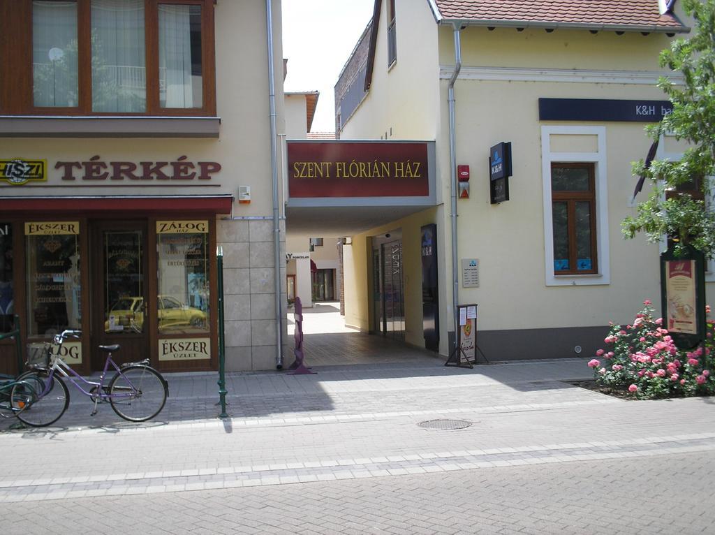 Mediterran Szallas Gyula Exterior photo
